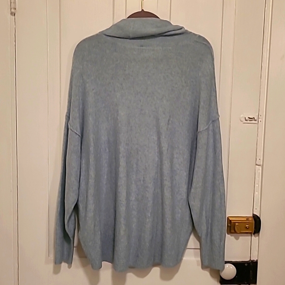 American Eagle Sweater - Picture 6 of 8